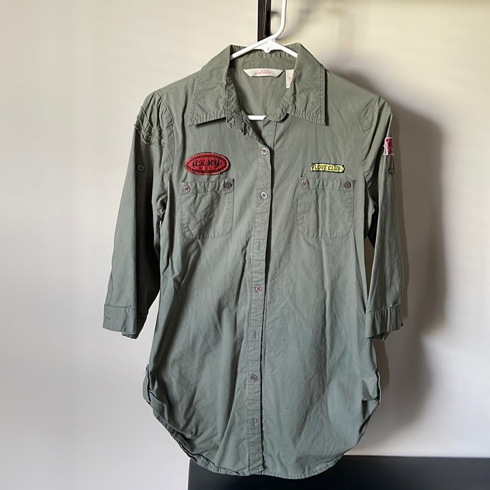 Derek Heart olive button up shirt with patches M